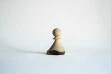 Carica l'immagine nel visualizzatore di Gallery, Pedone n. 47 in legno di Mandarino (collezione 2024)