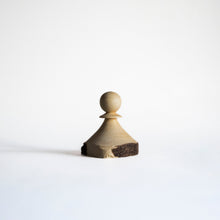 Carica l'immagine nel visualizzatore di Gallery, Pedone n. 48 in legno di Mandarino (collezione 2024)