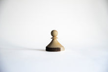 Carica l'immagine nel visualizzatore di Gallery, Pedone n. 48 in legno di Mandarino (collezione 2024)