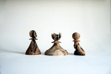 Carica l'immagine nel visualizzatore di Gallery, "Sopravvisuti" - Pedoni n. 10, 30 e 44 in legno di Alloro, Castagno e Farnia (Radiche)