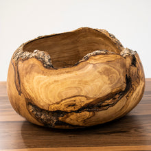 Carica l'immagine nel visualizzatore di Gallery, Ciotola in galla di Ulivo Salentino