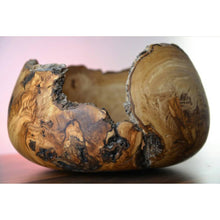 Carica l'immagine nel visualizzatore di Gallery, Ciotola in galla di Ulivo Salentino
